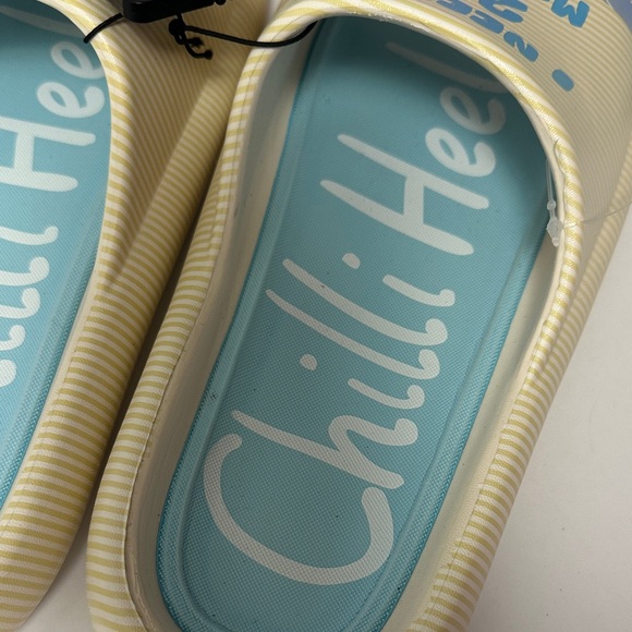 Bluey Women’s Chilli Heeler Slide Sandals - Cream and Blue - Picture 5 of 8